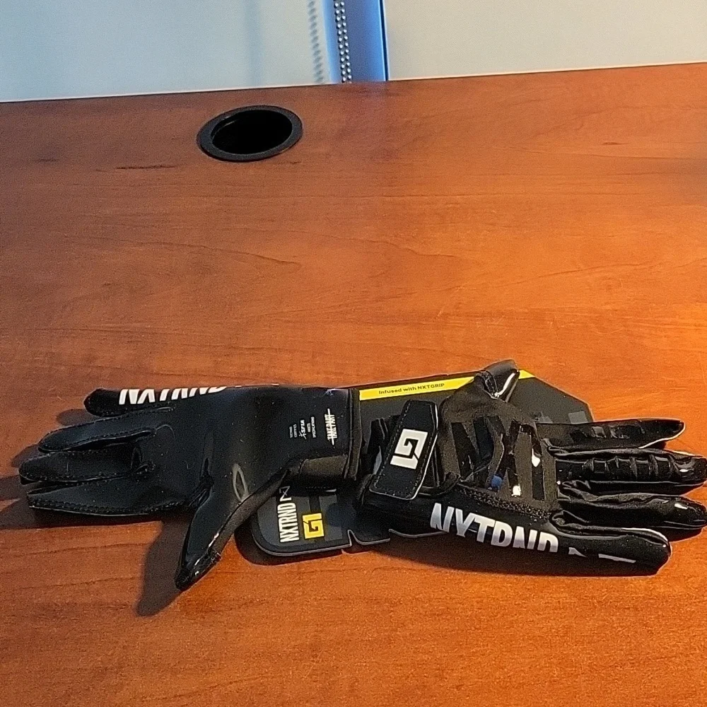 Black G1 Football Gloves NEW
